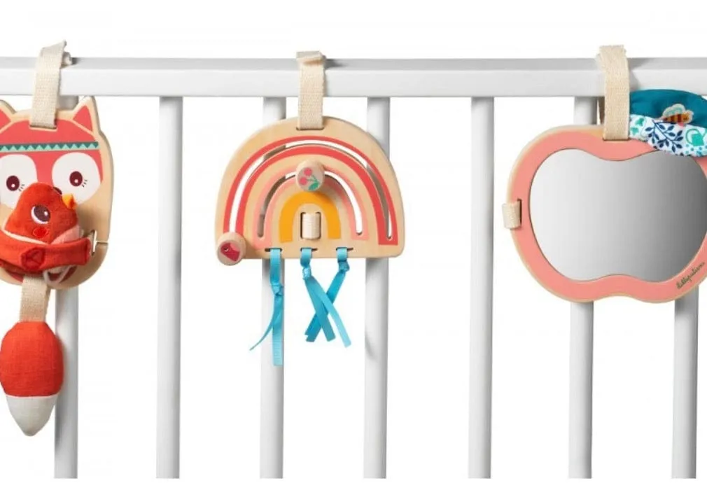 Alice Hanging Activity Set