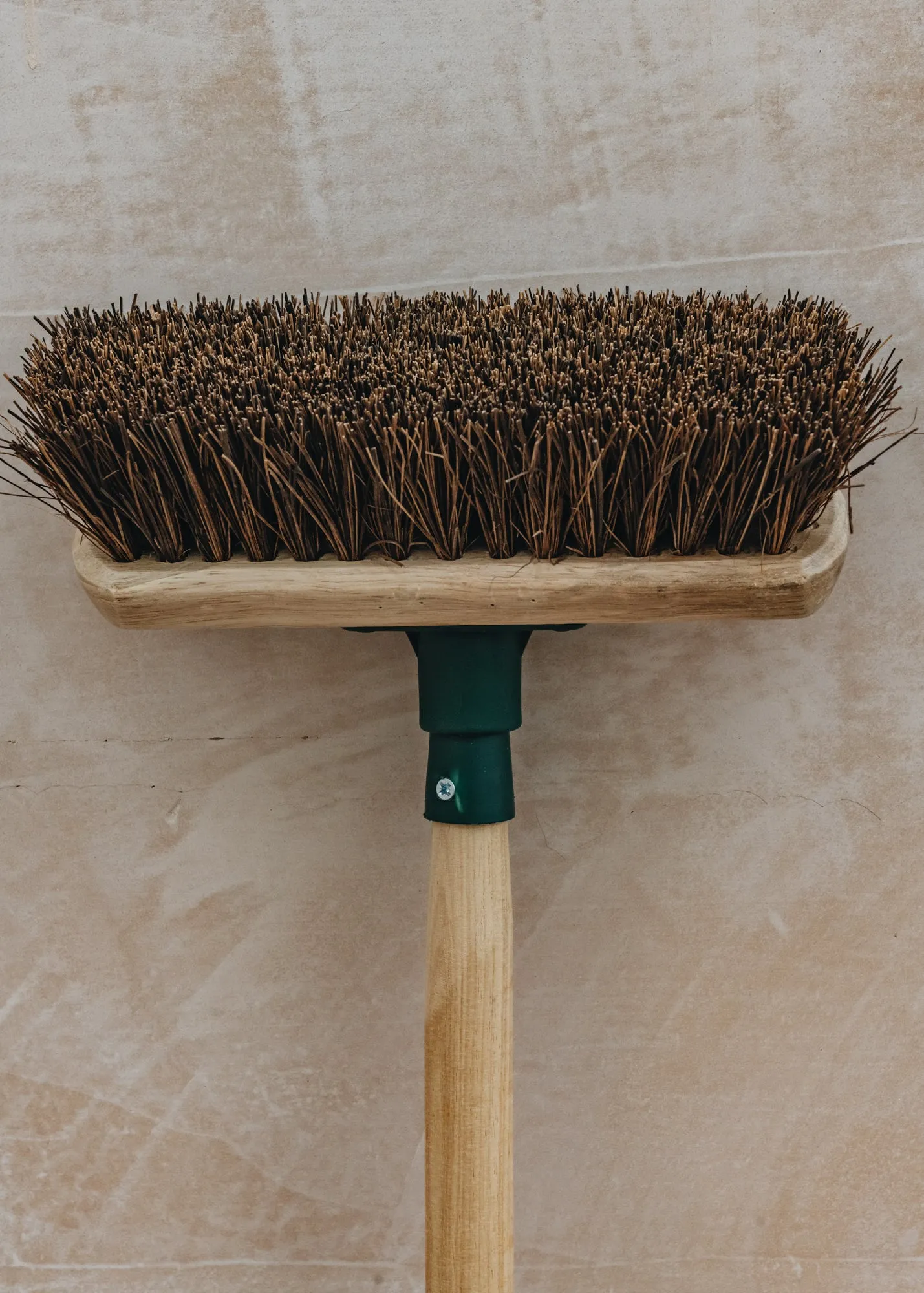 Bassine 9" Garden Brush